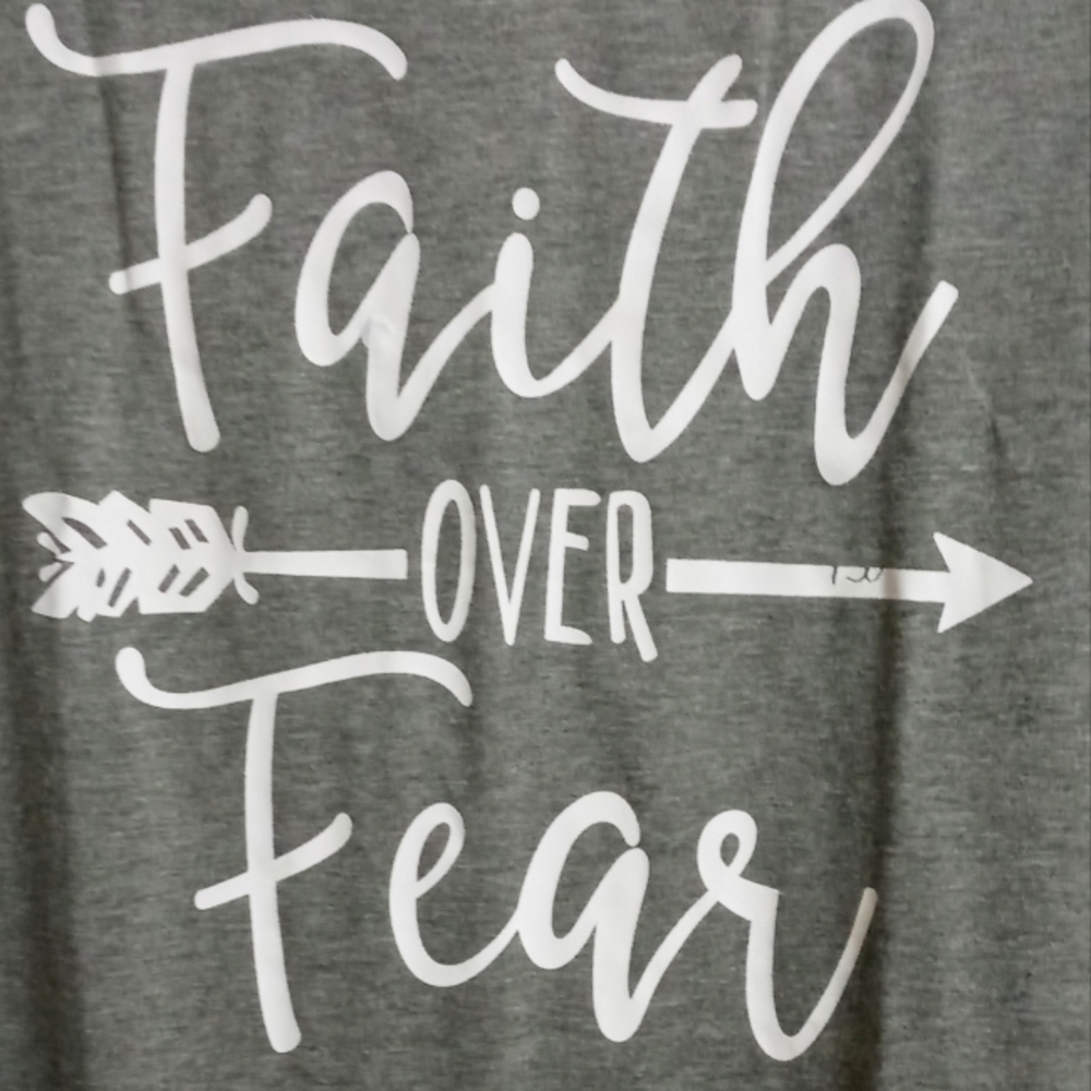 NEW faith over fear top size medium gray 80%cotton 20%polyester - Picture 5 of 5
